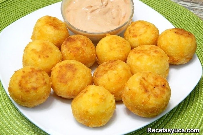 Bollito de yuca con queso